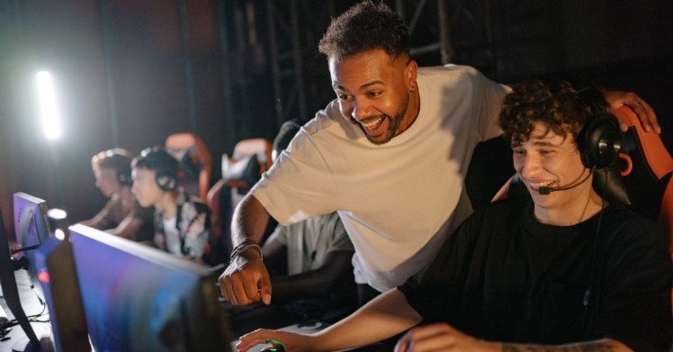 How Online Gaming Encourages Teamwork and Communication